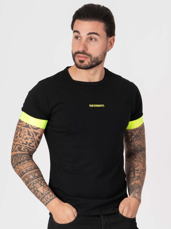 T-SHIRT SMK PRETO AMARELO